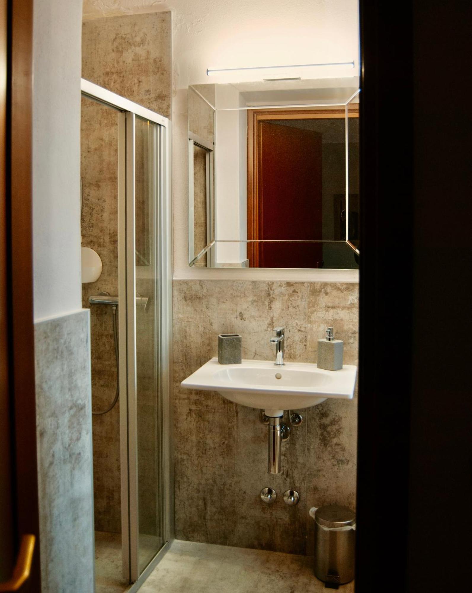 Welcome Traveller Frida'S Rooms Caprino Veronese Exterior photo