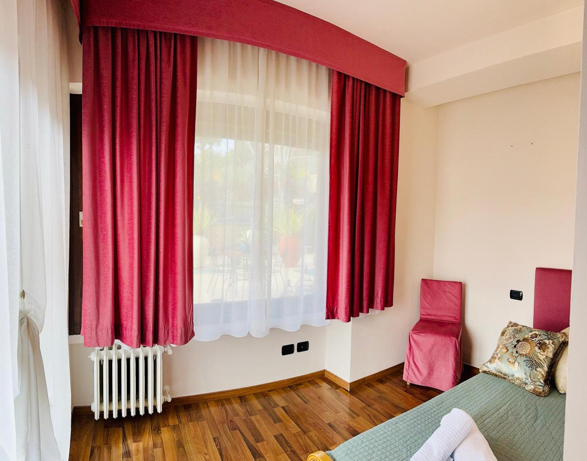 Welcome Traveller Frida'S Rooms Caprino Veronese Exterior photo