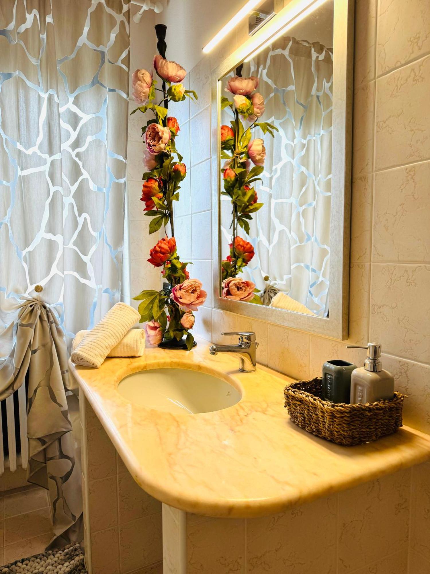Welcome Traveller Frida'S Rooms Caprino Veronese Exterior photo